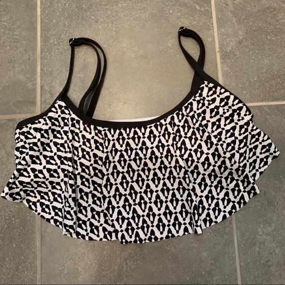 Black and white APT.9 bikini top! - Picture 1 of 2